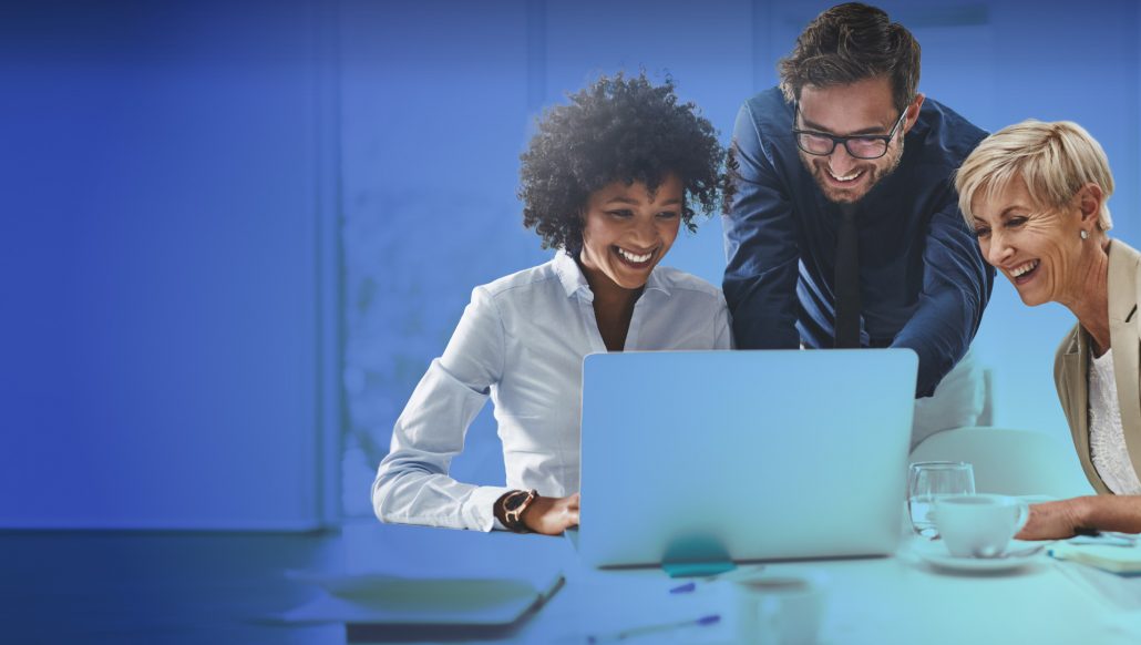 Team prüft digital eingereichte Belege im Bonusprogramm-Portal
